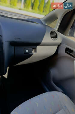 Грузовой фургон Volkswagen Caddy 2009 в 