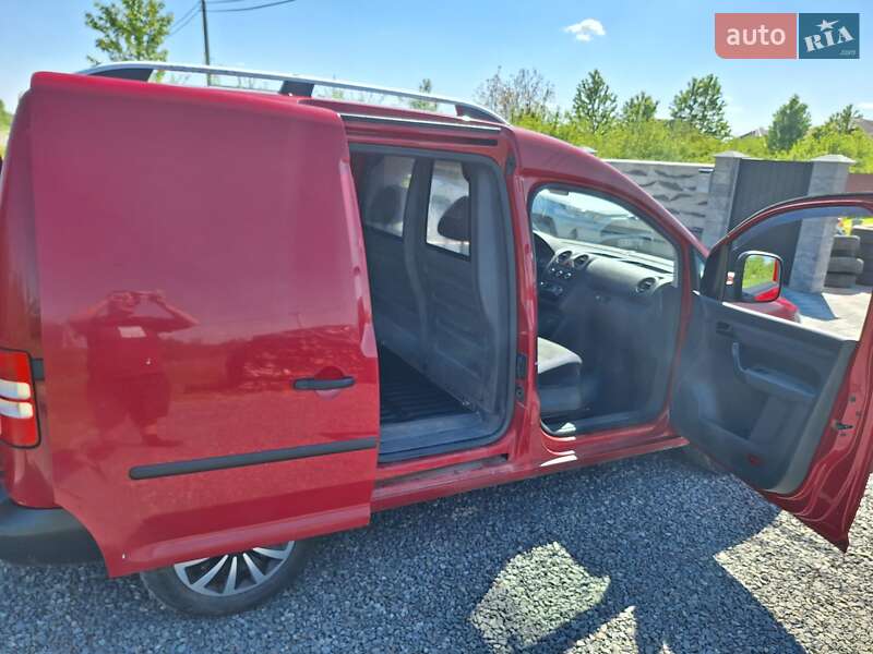 Грузовой фургон Volkswagen Caddy 2012 в Ужгороде