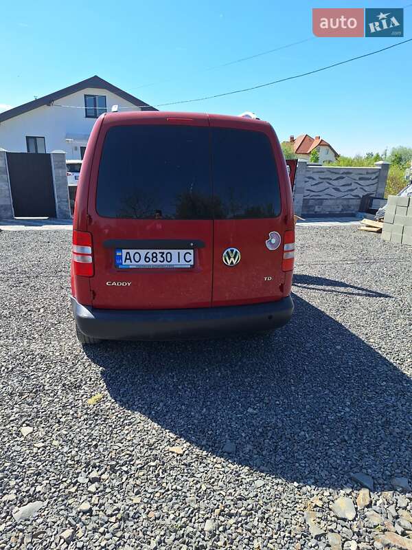 Грузовой фургон Volkswagen Caddy 2012 в Ужгороде