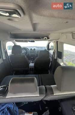 Минивэн Volkswagen Caddy 2011 в 