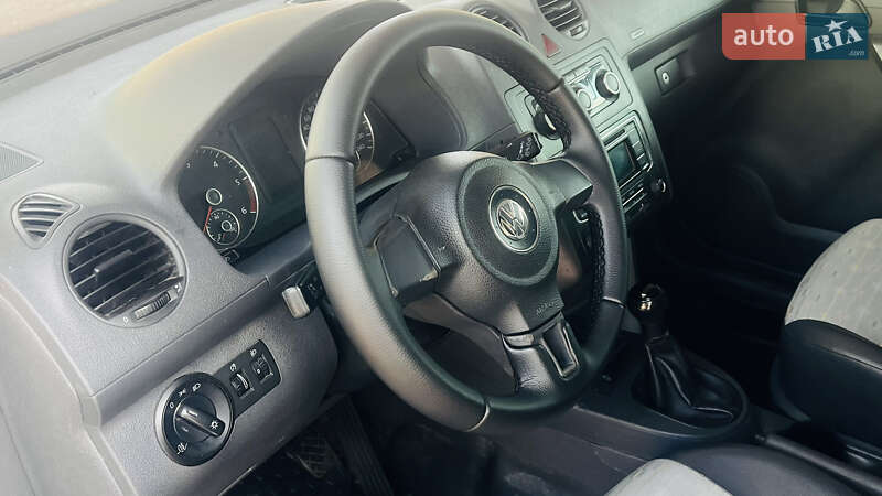 Грузопассажирский фургон Volkswagen Caddy 2011 в Кривом Роге
