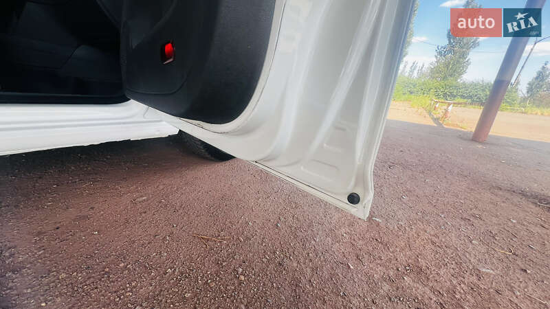 Грузопассажирский фургон Volkswagen Caddy 2011 в Кривом Роге