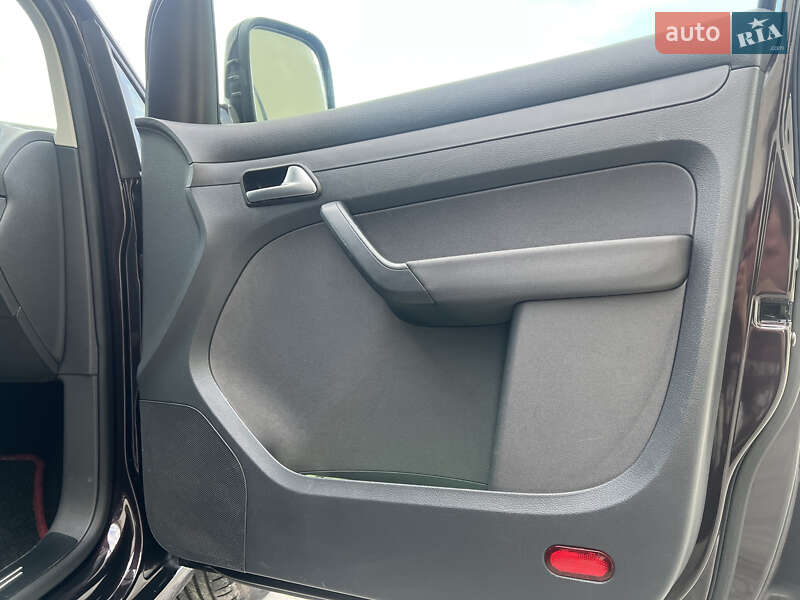 Минивэн Volkswagen Caddy 2010 в Львове