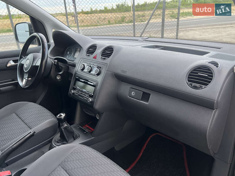 Минивэн Volkswagen Caddy 2010 в Львове