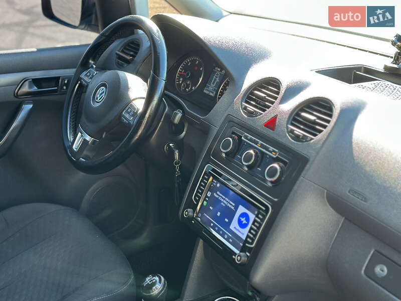 Грузовой фургон Volkswagen Caddy 2011 в Виннице
