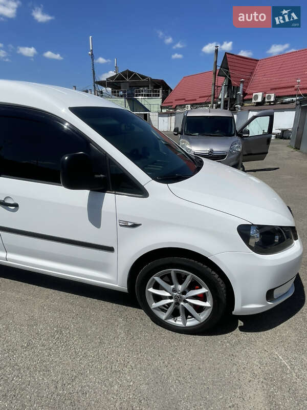 Грузовой фургон Volkswagen Caddy 2013 в Киеве