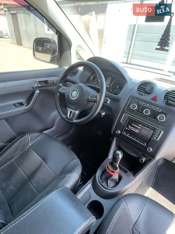 Грузовой фургон Volkswagen Caddy 2013 в Киеве