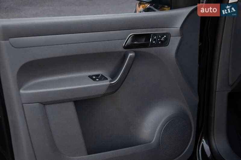 Грузовой фургон Volkswagen Caddy 2011 в Каменском