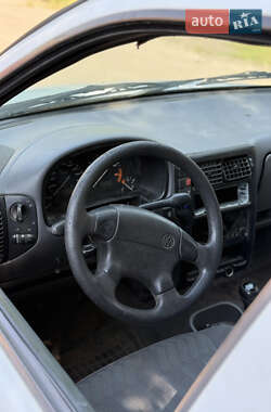 Вантажний фургон Volkswagen Caddy 2003 в 
