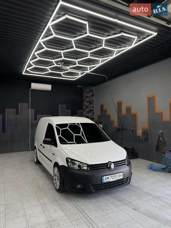 Вантажний фургон Volkswagen Caddy 2011 в 