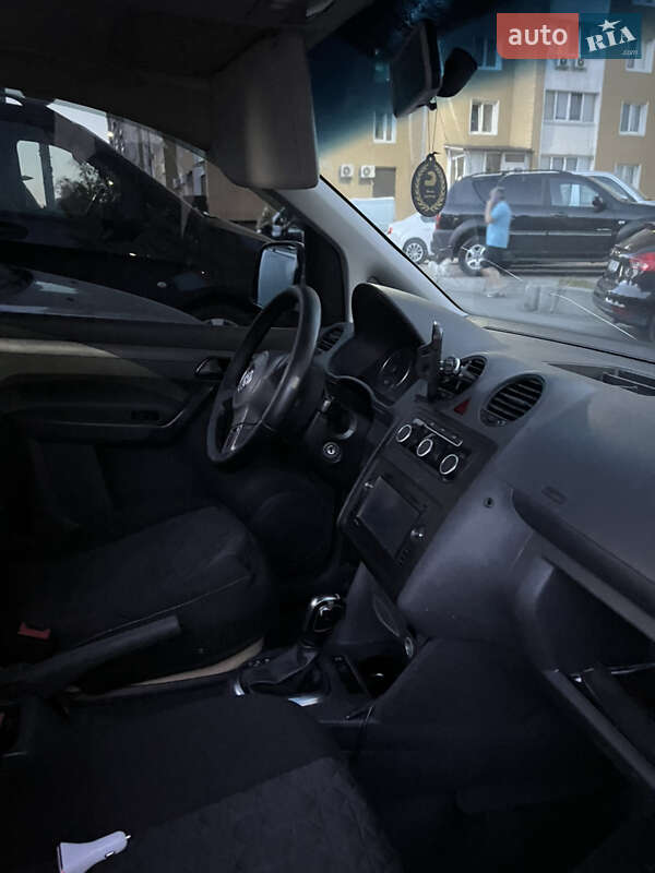 Грузовой фургон Volkswagen Caddy 2013 в Киеве