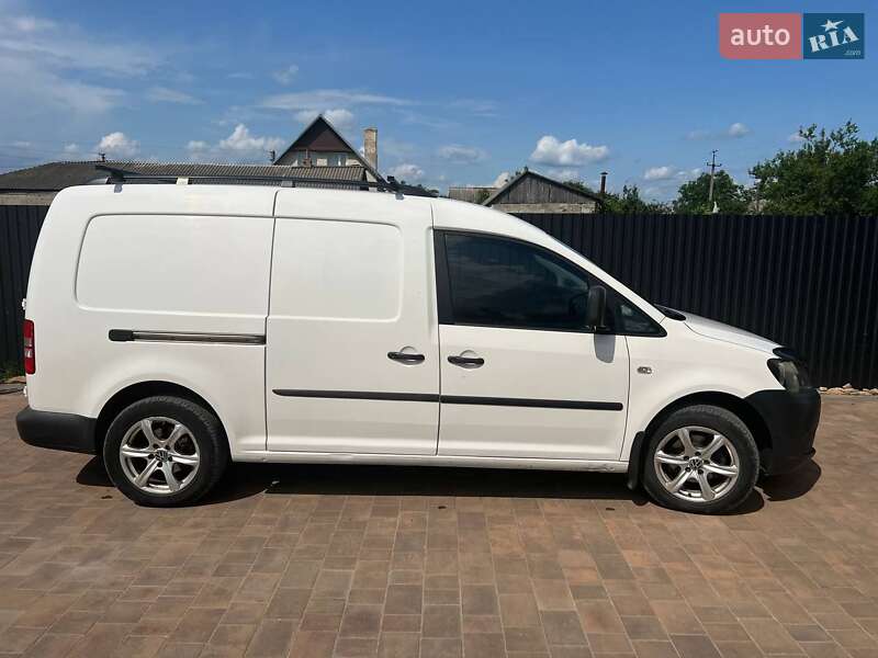 Грузовой фургон Volkswagen Caddy 2012 в Любешове