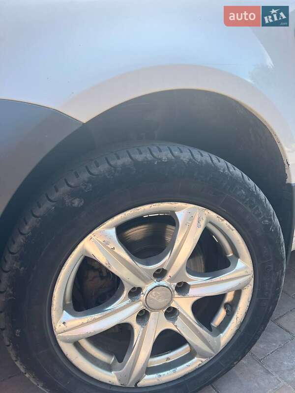 Грузовой фургон Volkswagen Caddy 2012 в Любешове