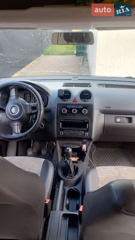 Грузовой фургон Volkswagen Caddy 2012 в Любешове