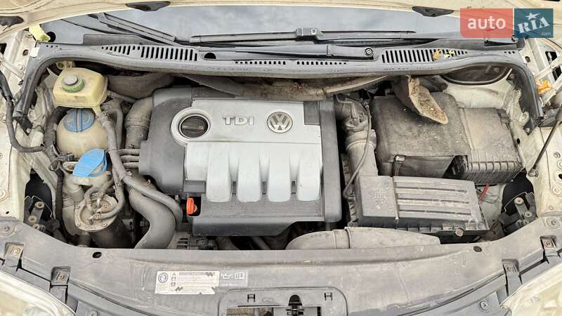 Минивэн Volkswagen Caddy 2010 в Киеве