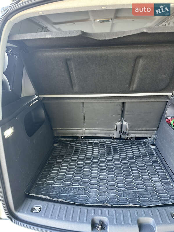 Минивэн Volkswagen Caddy 2015 в Киеве