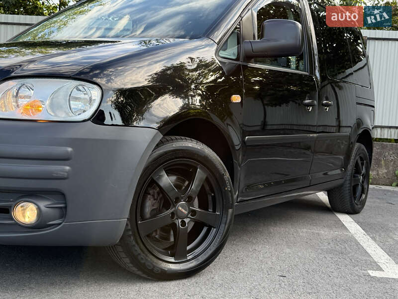 Минивэн Volkswagen Caddy 2004 в Самборе