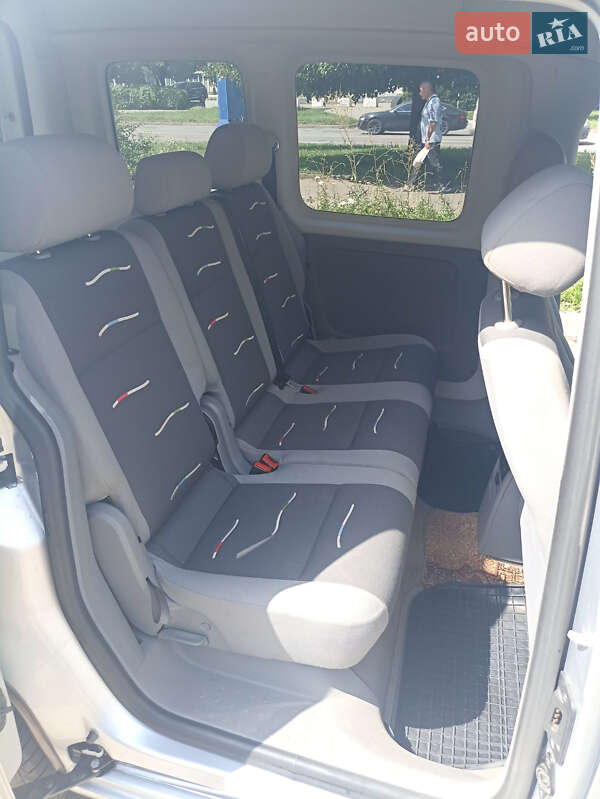 Мінівен Volkswagen Caddy 2010 в Чернівцях