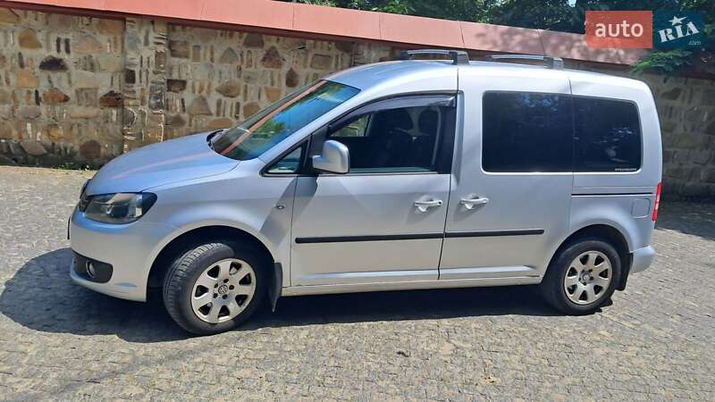 Минивэн Volkswagen Caddy 2010 в Черновцах