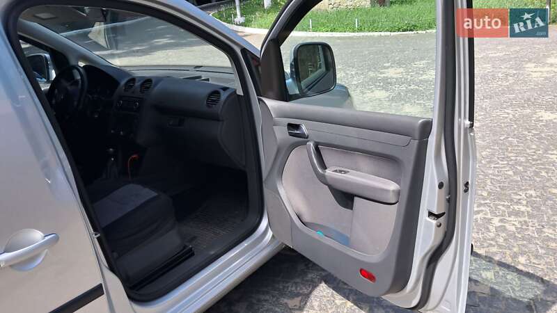 Минивэн Volkswagen Caddy 2010 в Черновцах