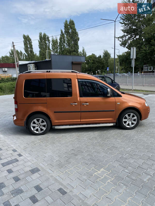 Минивэн Volkswagen Caddy 2008 в Вараше