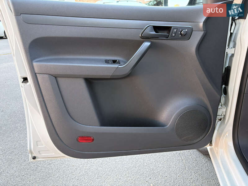 Минивэн Volkswagen Caddy 2015 в Днепре