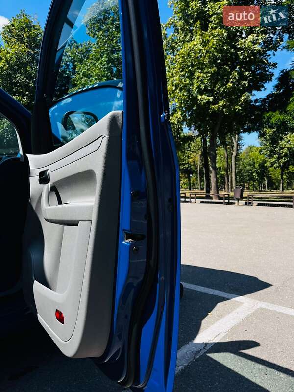 Минивэн Volkswagen Caddy 2007 в Кропивницком
