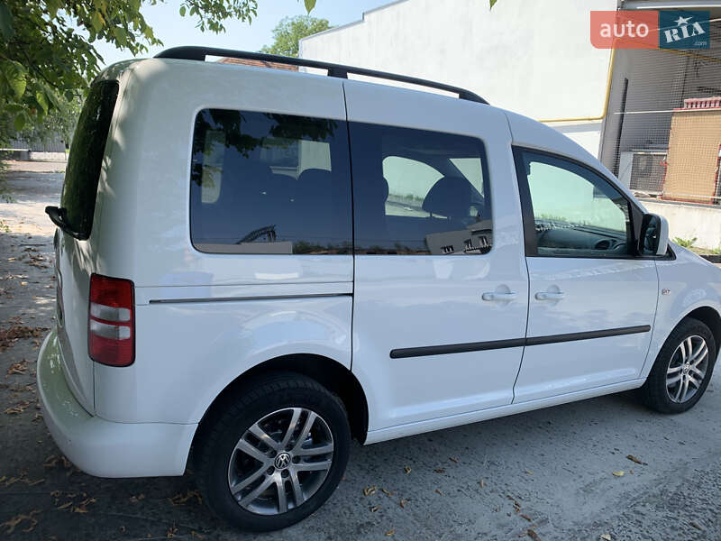 Минивэн Volkswagen Caddy 2014 в Сваляве