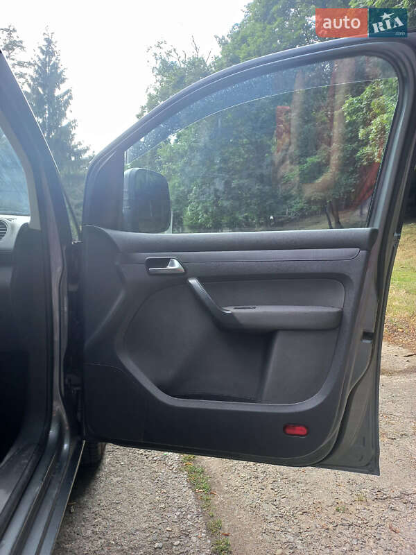 Мінівен Volkswagen Caddy 2010 в Чернівцях