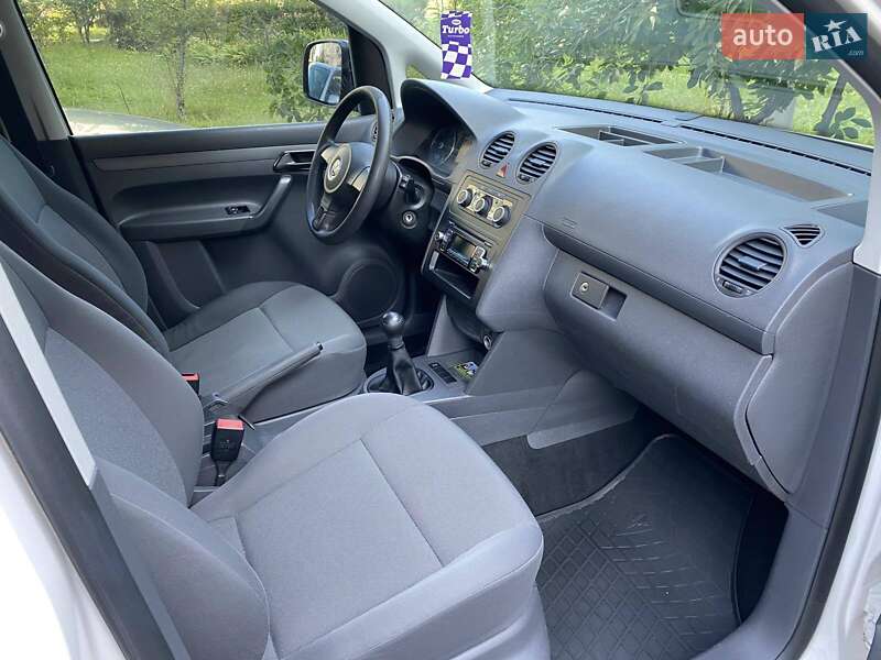 Вантажний фургон Volkswagen Caddy 2015 в Києві