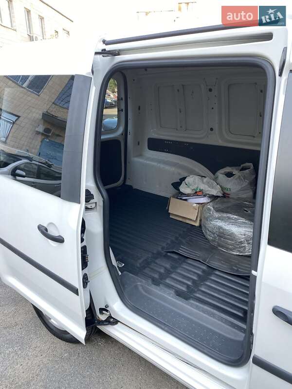 Вантажний фургон Volkswagen Caddy 2015 в Києві
