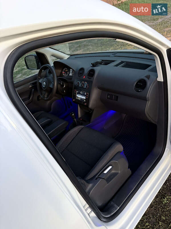 Минивэн Volkswagen Caddy 2010 в Смеле