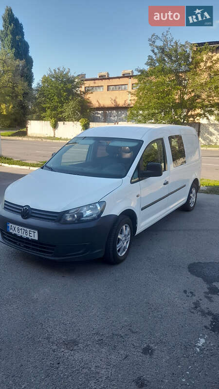 Грузопассажирский фургон Volkswagen Caddy 2013 в 