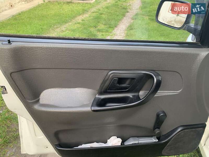 Грузопассажирский фургон Volkswagen Caddy 2000 в Самборе