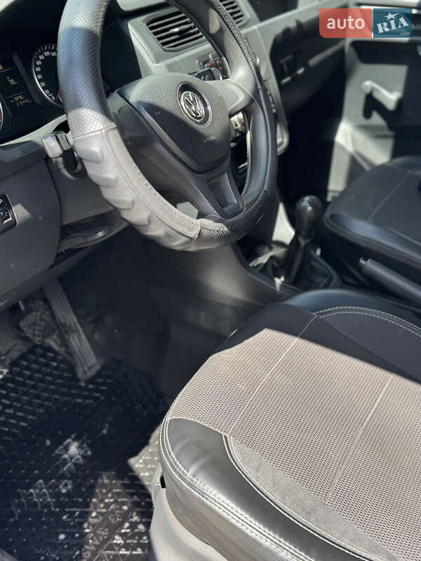 Грузовой фургон Volkswagen Caddy 2016 в Кривом Роге