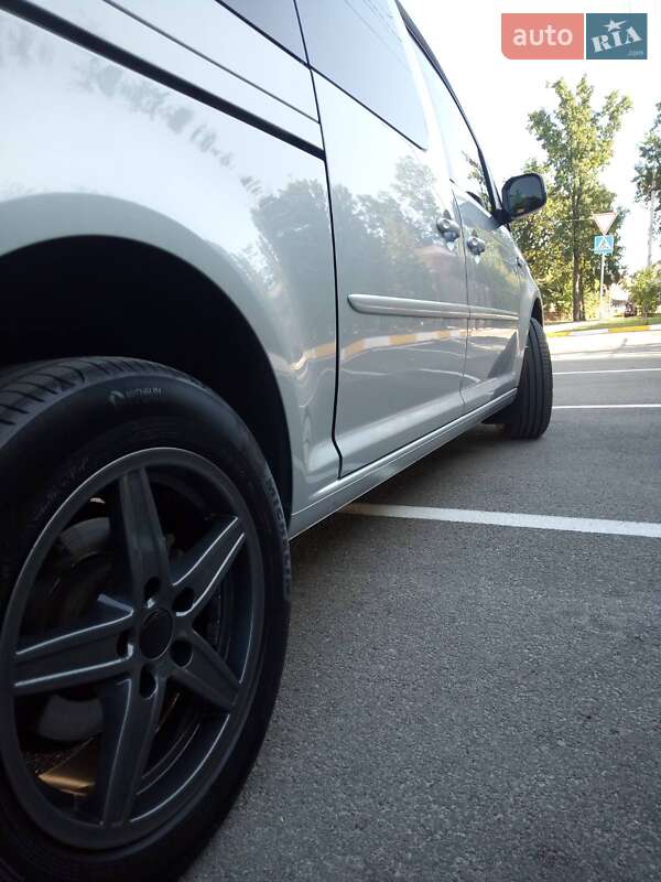 Минивэн Volkswagen Caddy 2015 в Киеве