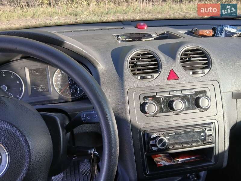 Вантажний фургон Volkswagen Caddy 2013 в Нових Санжарах
