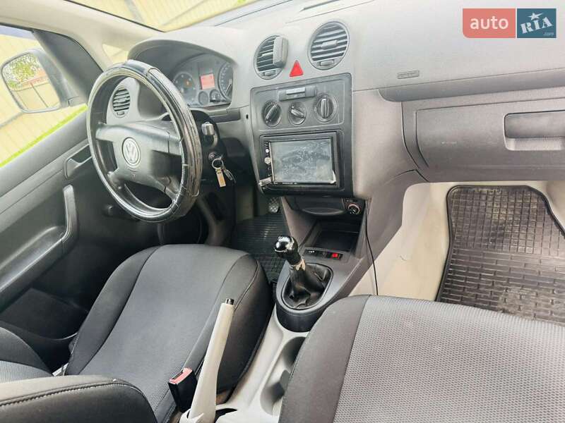 Вантажний фургон Volkswagen Caddy 2005 в Сваляві