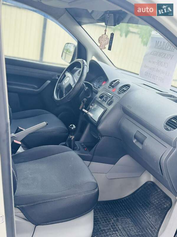Вантажний фургон Volkswagen Caddy 2005 в Сваляві