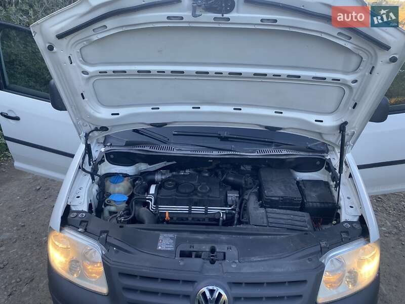 Минивэн Volkswagen Caddy 2006 в Вижнице