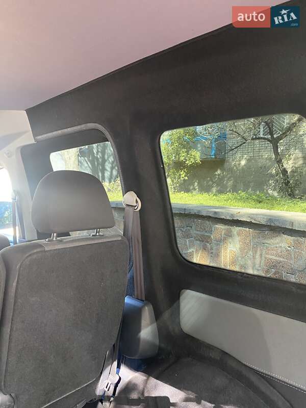 Мінівен Volkswagen Caddy 2015 в Коростені