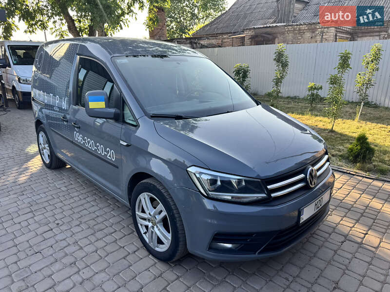 Грузопассажирский фургон Volkswagen Caddy 2015 в Кривом Роге