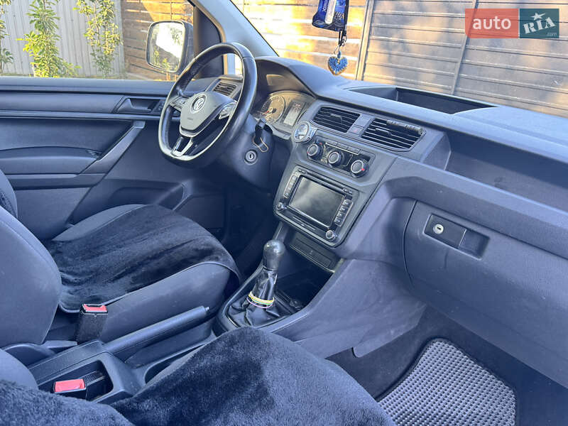 Грузопассажирский фургон Volkswagen Caddy 2015 в Кривом Роге