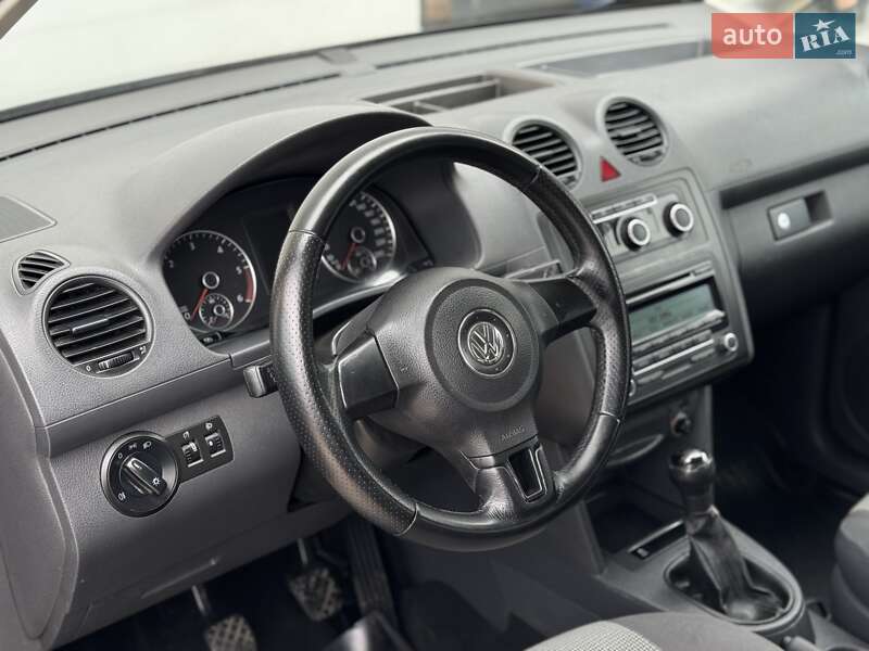 Минивэн Volkswagen Caddy 2011 в Сарнах