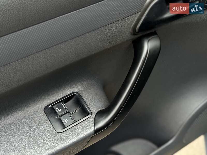 Минивэн Volkswagen Caddy 2011 в Сарнах
