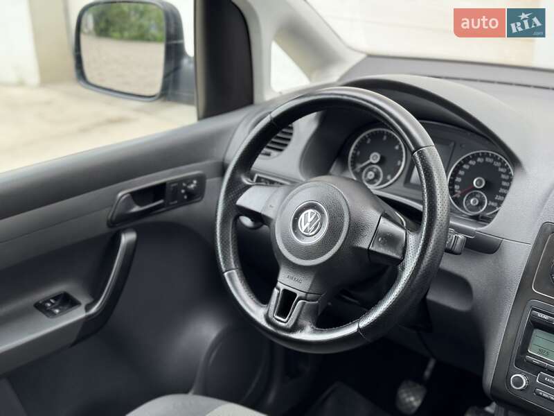 Минивэн Volkswagen Caddy 2011 в Сарнах