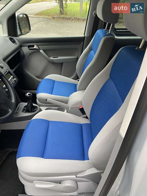 Минивэн Volkswagen Caddy 2009 в Киеве