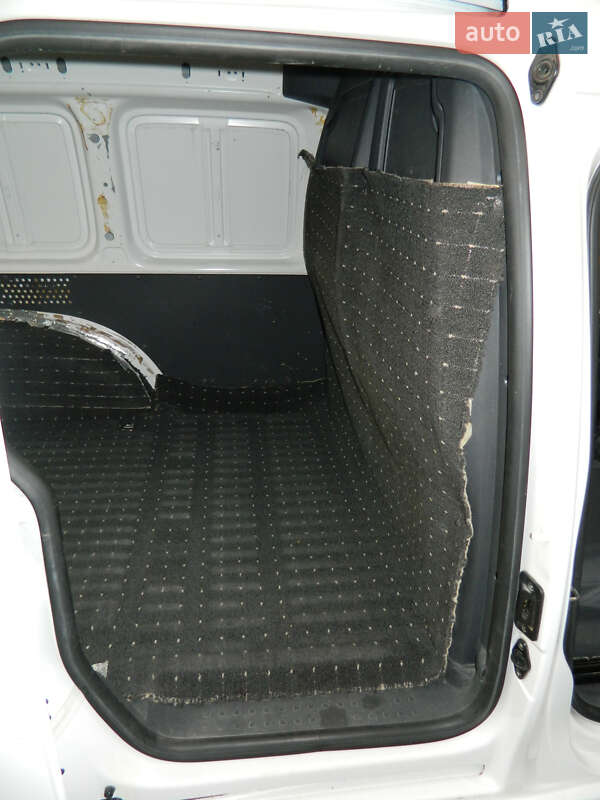 Грузовой фургон Volkswagen Caddy 2011 в Почаеве