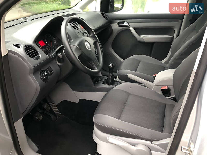 Минивэн Volkswagen Caddy 2010 в Ровно
