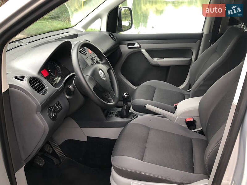 Минивэн Volkswagen Caddy 2010 в Ровно